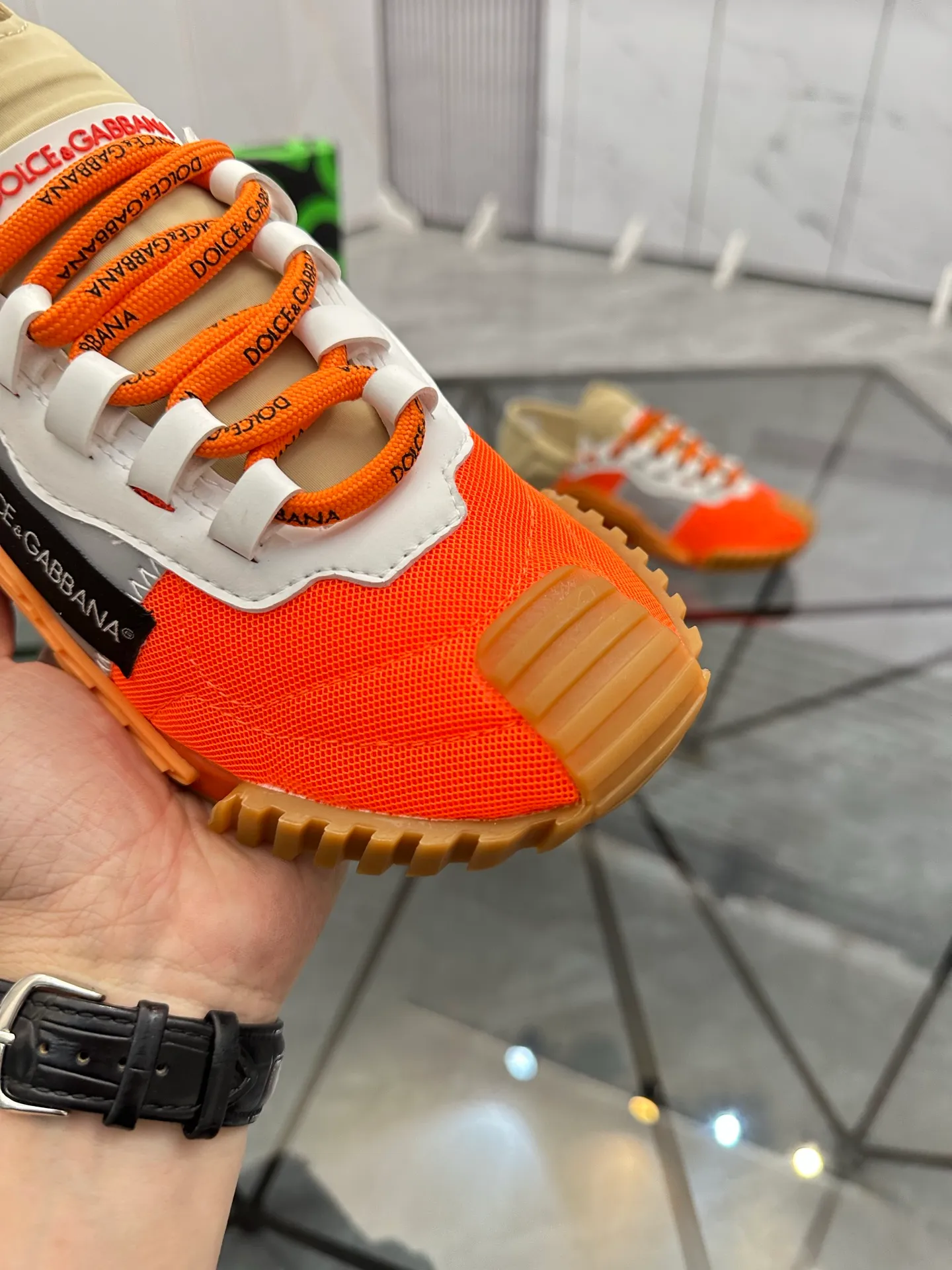 Men's shoes: 💰P440¥ Product trademark: DG "Dolce & Gabbana*" low-top sports shoes Regular size: 35-44 (can be customized to 45.46.) Couple style Product materials: Upper imported cowhide stitching original material, breathable lining, original outsole. Number: 803